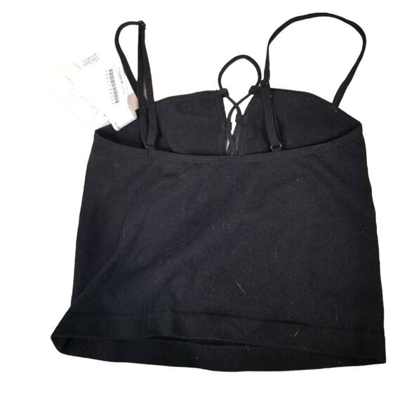 NWT Forever 21 Sports Bra Criss Cross front Black Size S/M - Picture 3 of 3